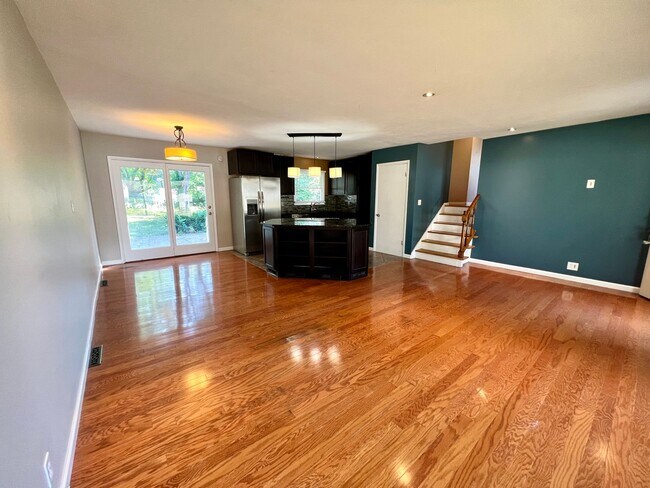 Photo - Spacious Home 3 Bedroom w/Fin basement for...