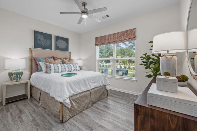 Bright second bedroom