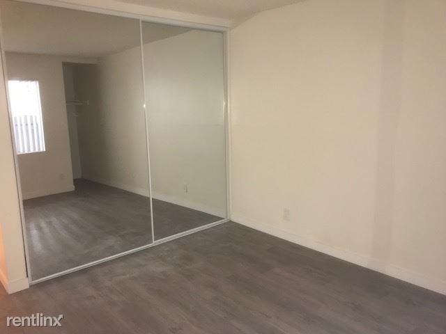 Photo - 4424 Woodman Ave