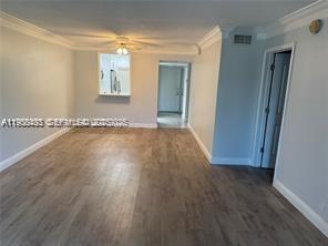 Building Photo - 3571 Inverrary Dr Unit 403