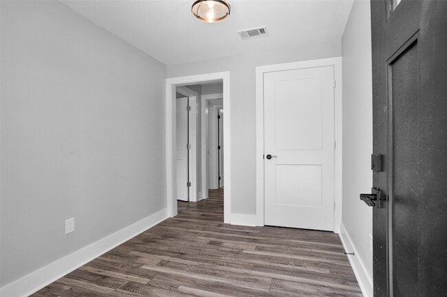 Photo - 101 April Point Pl