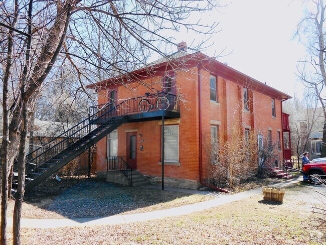 Building Photo - Amazing 1 Bedroom 1 Bath Apartment Near Ci...