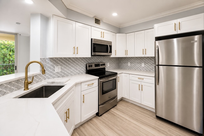 Building Photo - 400 Scotia Dr Unit 203
