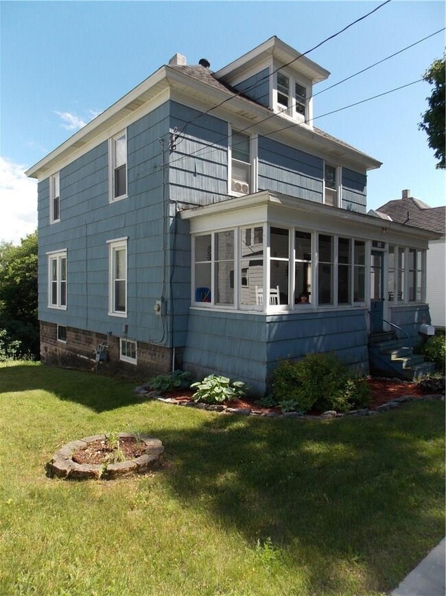 Building Photo - Village of Carthage 4 Bedroom / 2 Bath Ren...