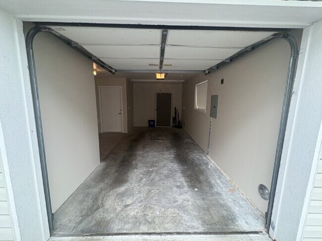 Bright, Spacious Townhome with Stylish Upgrades in Pinehurst/Roosevelt