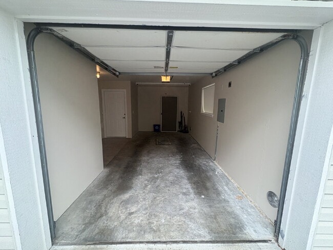 Photo - Bright, Spacious Townhome with Stylish Upgrades in Pinehurst/Roosevelt Unit 4