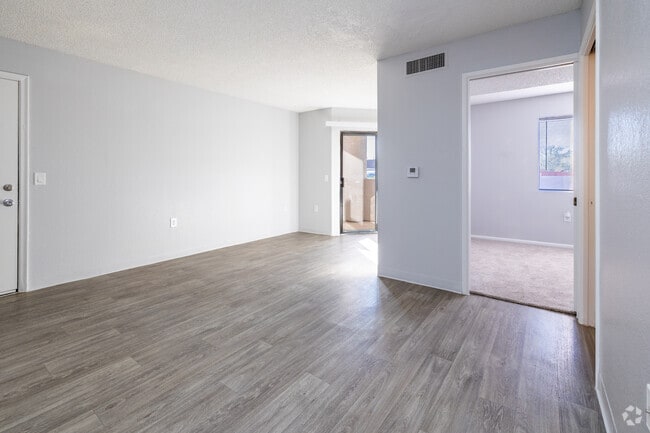 1 habitación, 1 baño, 520 pies cuadrados, sala de estar - Ten50 Apartments