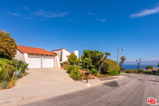 Building Photo - 3636 Malibu Country Dr Rental