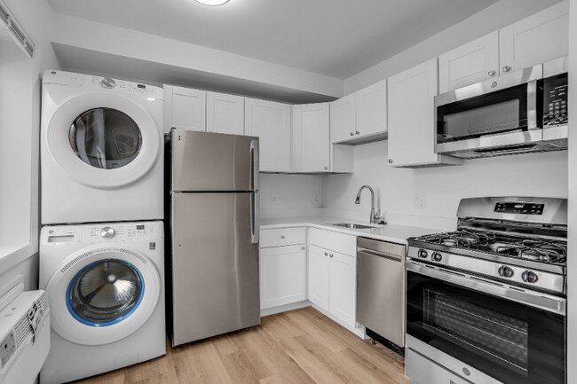 Photo - 4465 MacArthur Blvd NW Unit 4