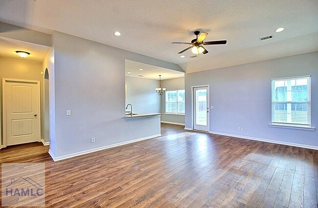 Photo - 452 Huntington Dr