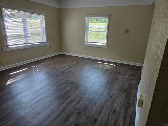 Photo - 2301 E 5th St