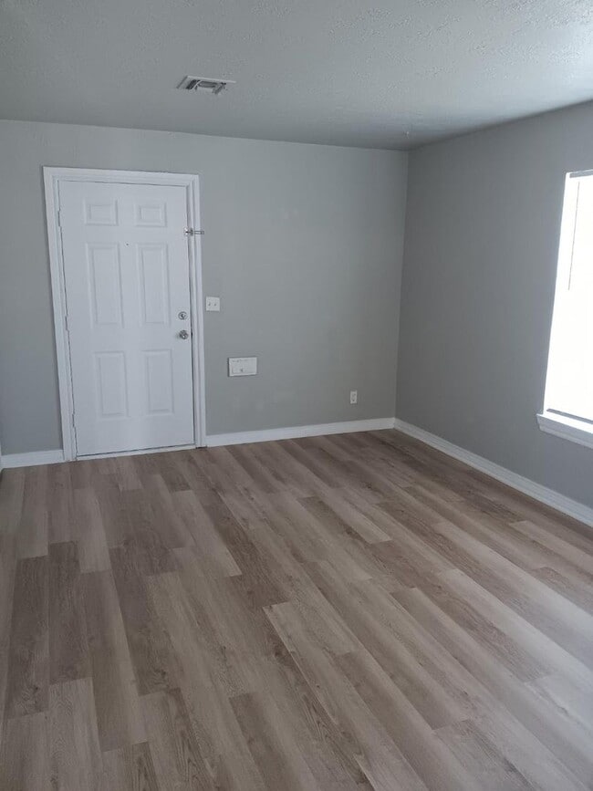 Photo - 2 BED 1 BATH DUPLEX FOR LEASE