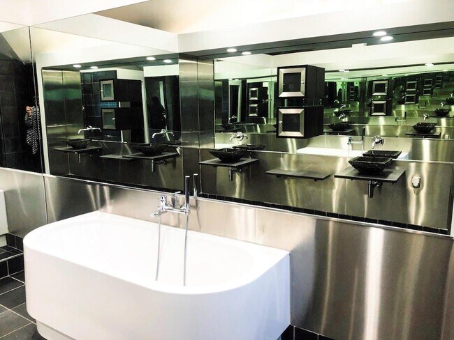 Photo - 2809 Dyer St