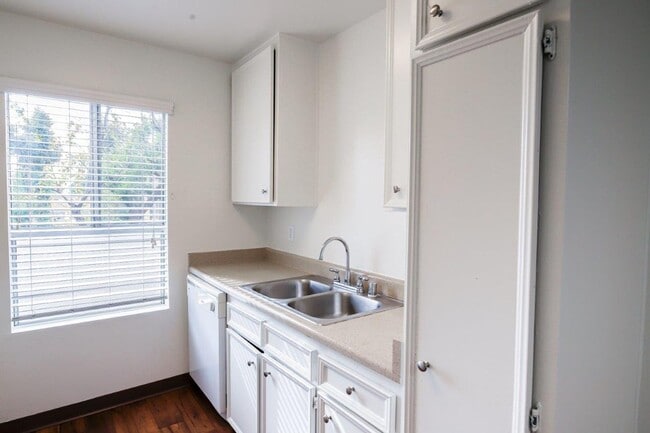 Photo - Parkview Village Apartments