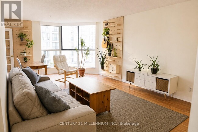 Photo - 140 Dunlop St E Unit 510
