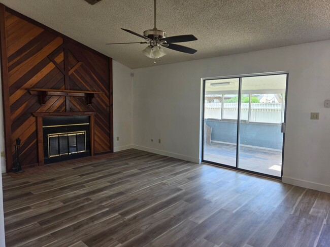 Photo - 1504 W Mann Ave
