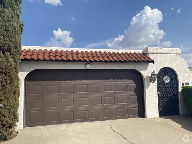 Building Photo - 320 Thunderbird Dr Rental