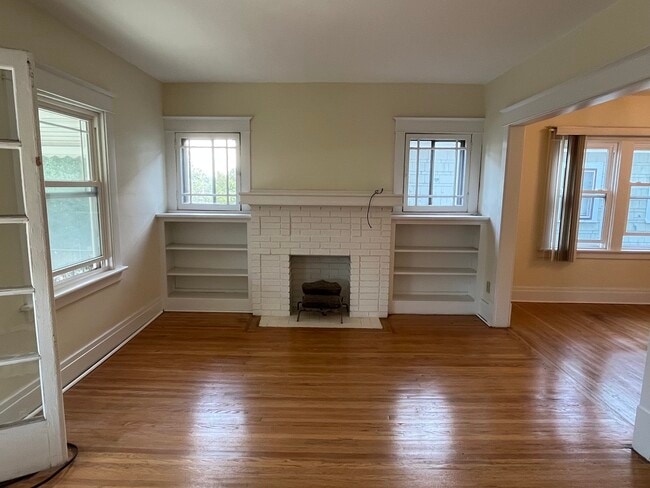 Building Photo - 321 North Dr Unit 321 Upper Rental