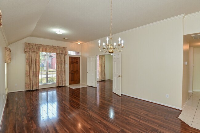 Photo - 12227 Meadowglen Dr
