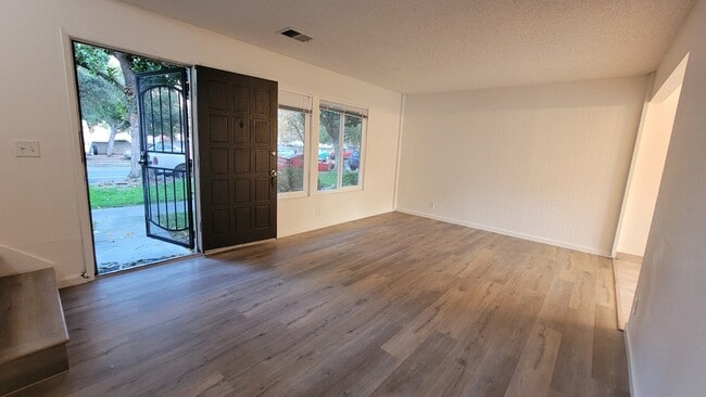 Photo - 289 Jose Figueres Ave