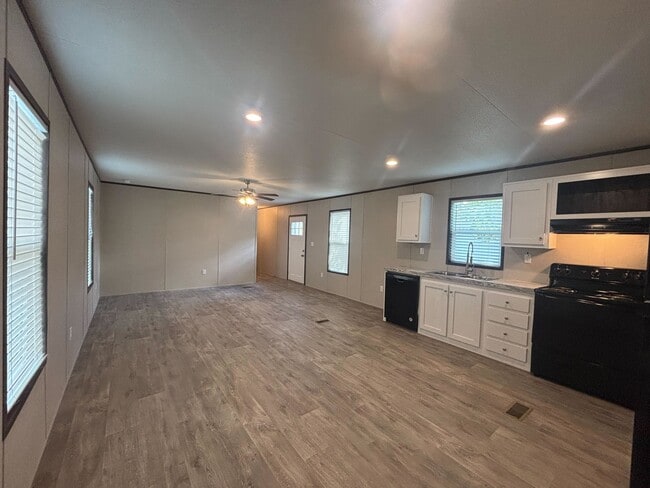 Photo - 203 Linda St