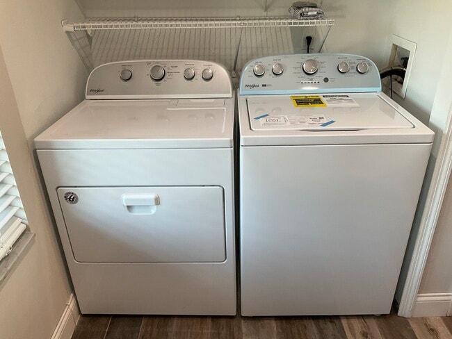 Building Photo - 9532 Darien Ave Unit 9532