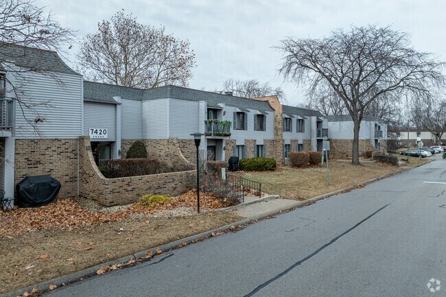 Alternate Image - Farmingdale North Condos
