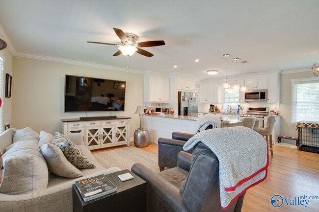 Photo - 215 Drake Ave SW