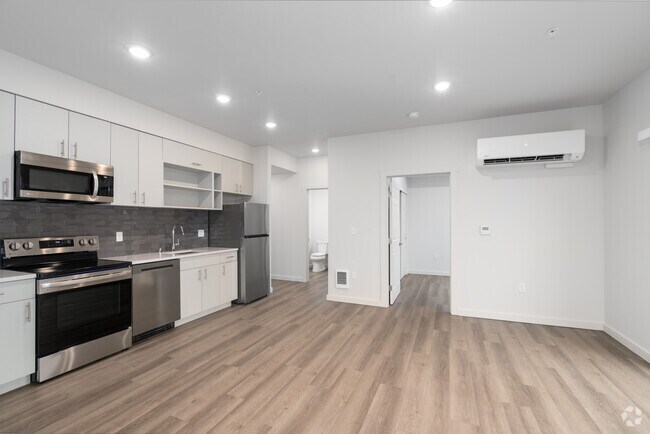 2BR, 2BA - 950SF - Living Room - Arborview on the River