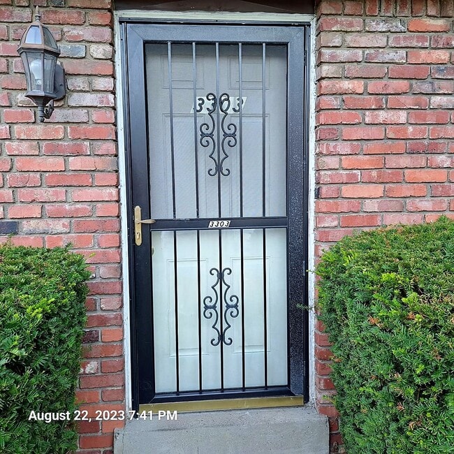 Townhome front door - 3305 W Run Rd