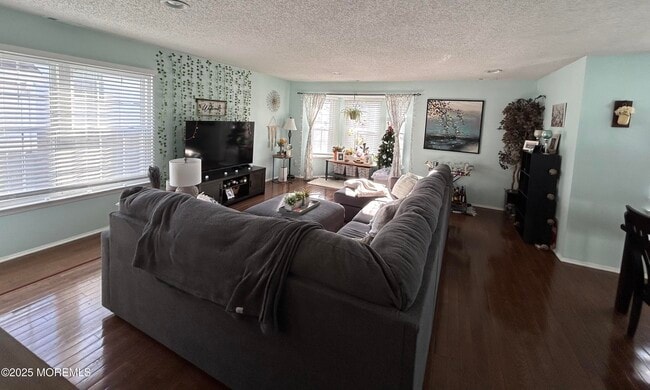 Building Photo - 182 Tulip Ln