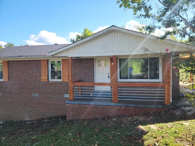 Building Photo - 414 1st Ave E