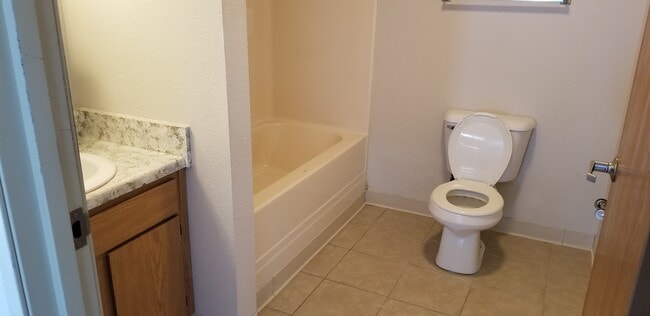 Photo - 225 E High St