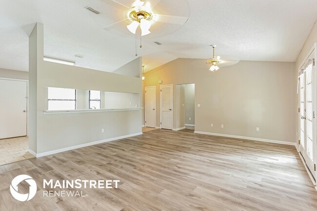 Photo - 140 Devoe St