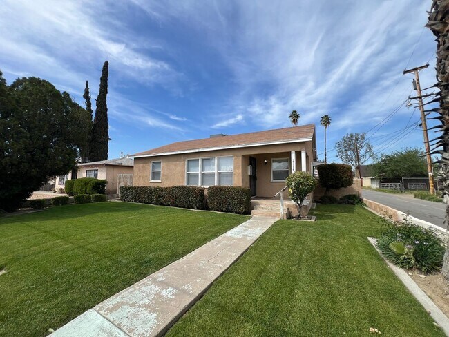 Photo - 2114 Brundage Ln Unit House