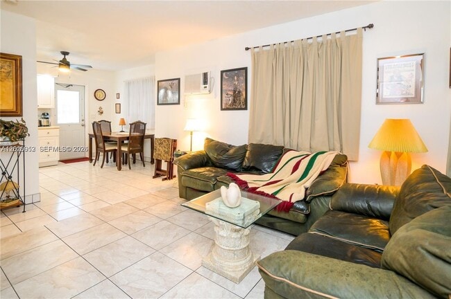 Photo - 1716 N 16th Ct Unit 1