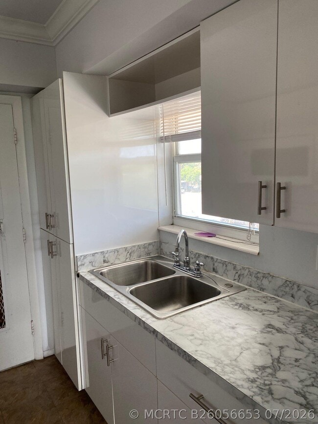 Building Photo - 1450 E Sample Rd Unit 302