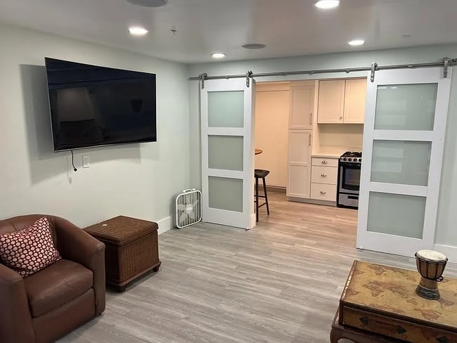 Photo - 206 Avenue H