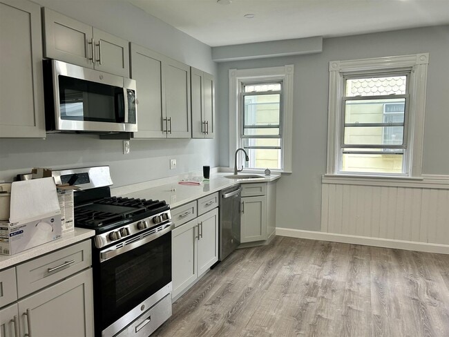 Building Photo - 86 Avon St Unit 2 Rental