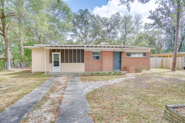 Building Photo - Updated 3-Bedroom, 2-Bath Ranch with Fenced Backyard, Carport, and Modern Kitchen
