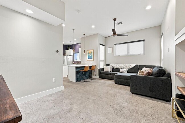 Photo - 2800 Crest Ave