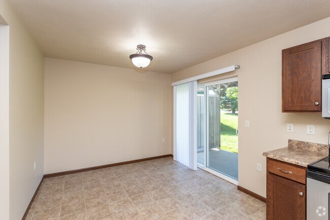2BR, 2BA - 1,137SF - Dining Room
