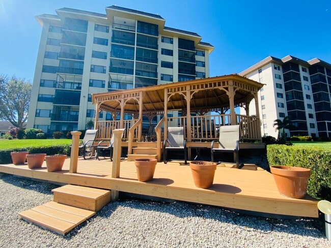 Building Photo - 117 Country Club Dr Unit 702