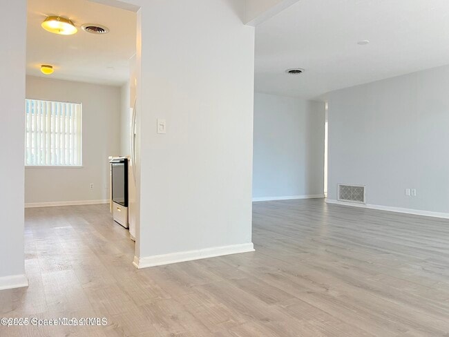 Photo - 1345 Fiddler Ave