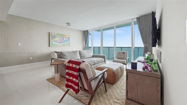 Photo - 665 NE 25th St Unidad 2102