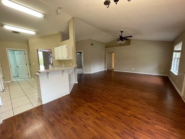 MOVE IN SPECIAL - 1 WEEK FREE RENT - MINUT... - MOVE IN SPECIAL - 1 WEEK FREE RENT - MINUT... House