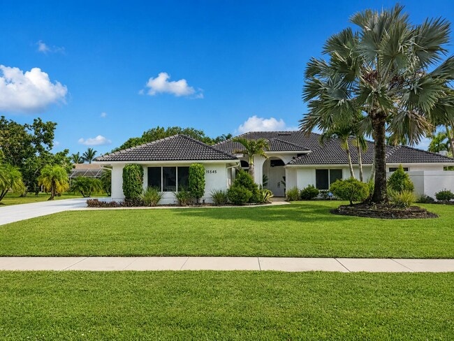 Building Photo - 15545 Meadow Wood Dr