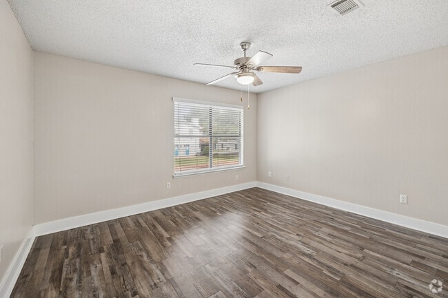 2BR, 1.5BA - 1,040SF - Primary Bedroom