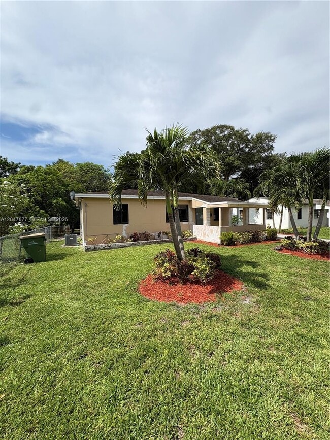 Photo - 650 NE 137th St