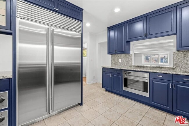 Photo - 13207 Lake St